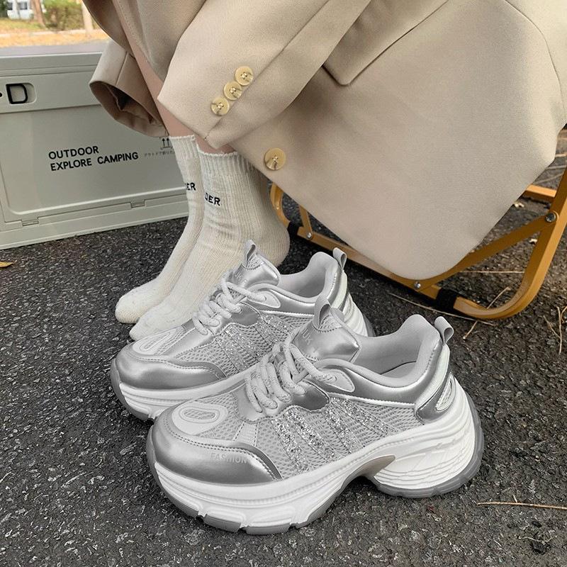 

Маленькие туфли для папы на толстой подошве высотой 6 см, женская весна 2025, новая дышащая сетчатая мода, повседневная женская обувь 35 серебряный