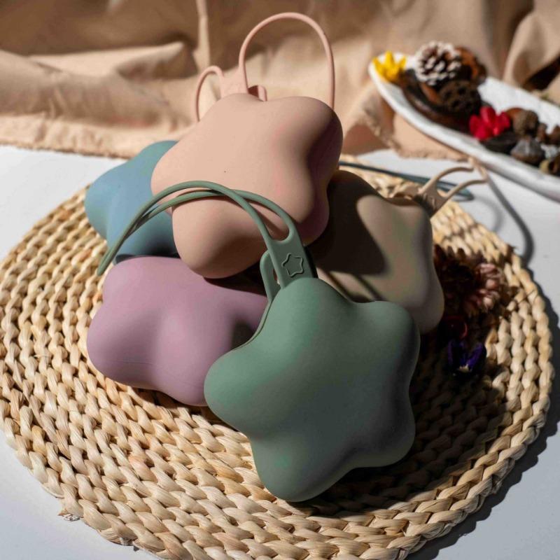 1PC European and American Simple Style Solid Color Integrated Baby Pacifier Storage Silicone Bag Pacifier Box