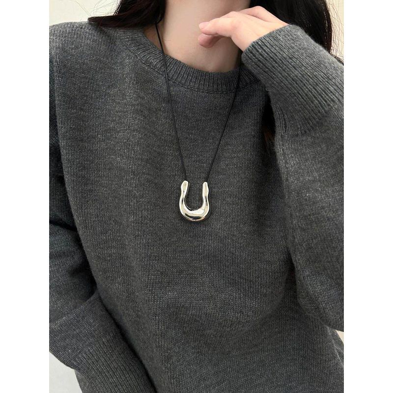 and American Style ~ Niche Design U-Shaped Horseshoe Necklace for Women, Long Simple Sweater Chain, Light Luxury, High-End Feel, Exaggerated Accessory