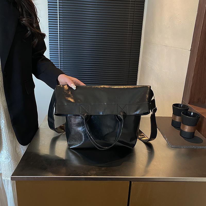 New Women's Bag Fashion Shoulder Bag Multi-functional Messenger Bag Handbag Versatile Commuter Bag Messenger Bag