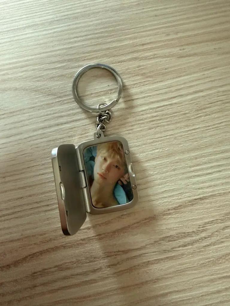 TOMORROW X TOGETHER Tsubatou Showcase Reverse-Design Keyring Used