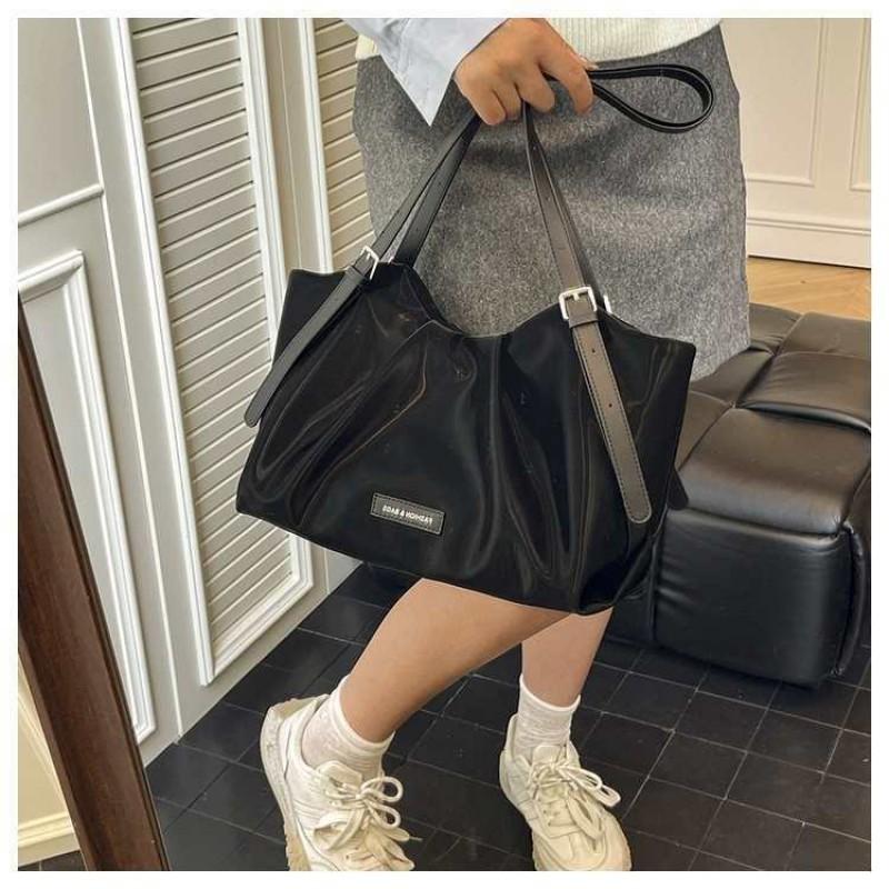 

Large-capacity Lazy Relaxed Bag Female Niche High-end Cloud Casual All-matching Tote 33x13x22 чорний