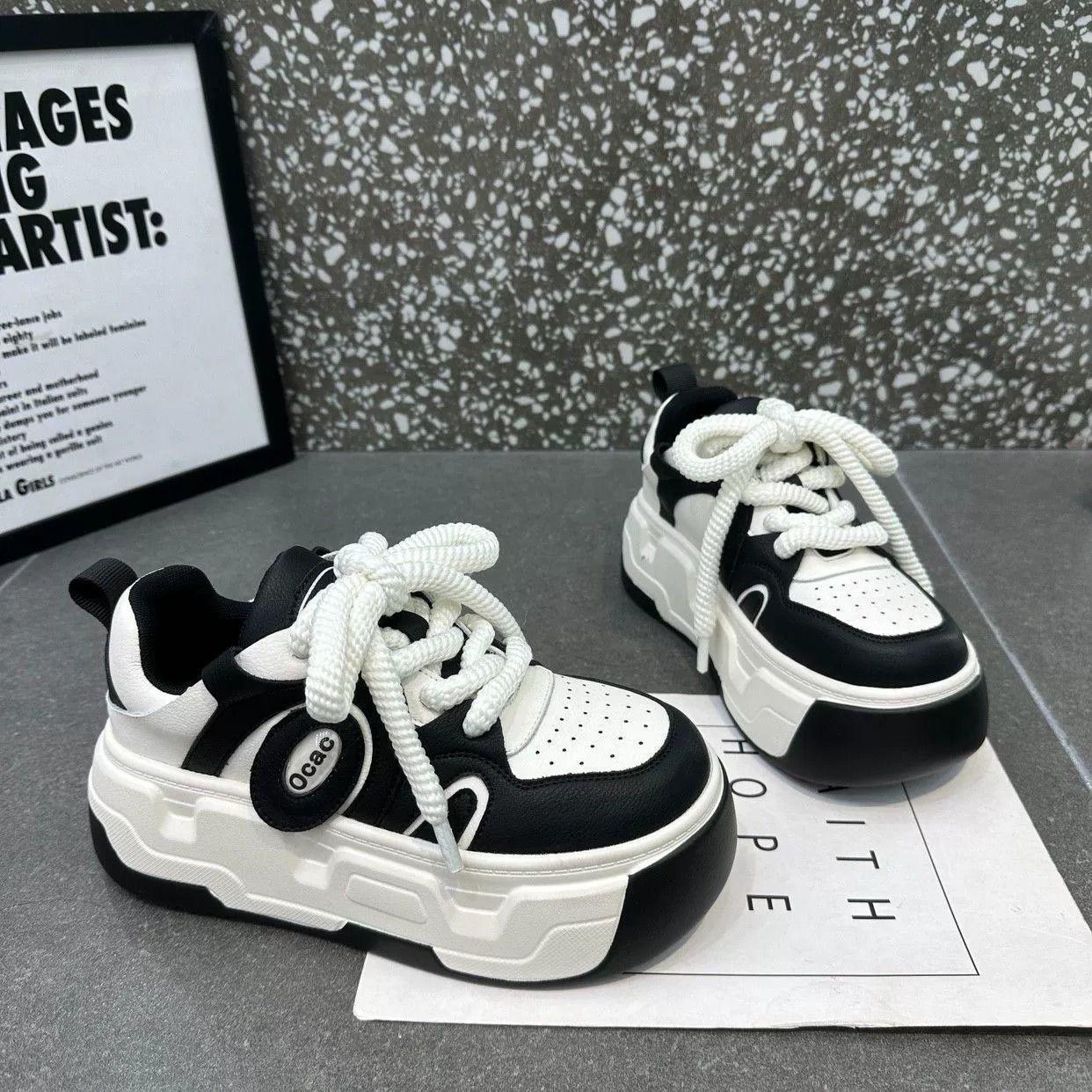 

Корейская версия супер-огнестойкой мягкой кожаной подошвы с кексами, модные туфли с толстой подошвой в виде кексов-панды, маленькие белые туфли, подходящие по цвету, уродливые, милые, с изображением хлеба 40 чёрный