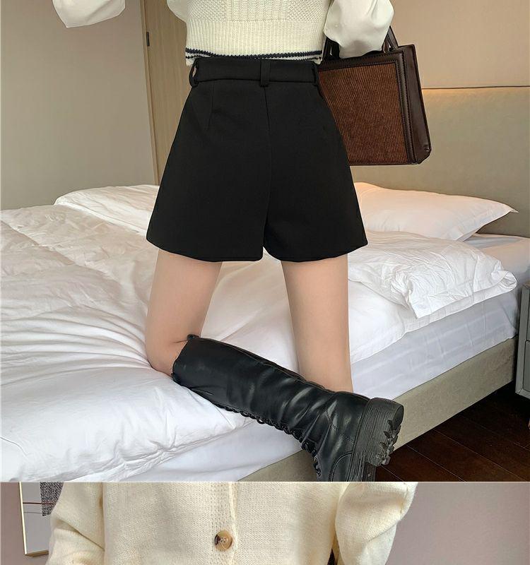 Dámské černé vlněné šortky s vysokým pasem, áčkového střihu a širokými nohavicemi pro jaro, podzim a zimu