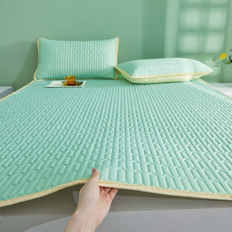 3pcs/set Latex Cooling Mattress Pad-Soft Friendly Foldable All-Season Bedding Breathable Quilted Design(1 mat and 2 pillowcases)