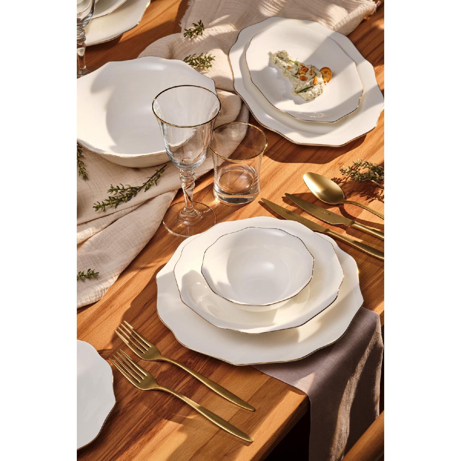 

Обідній набір Maria Fine Bone із 59 предметів на 12 осіб, круглий, золотий білий