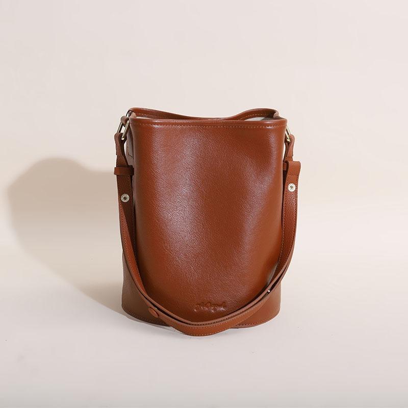 

Гуанчжоу Чао тб женская кожаная сумка сумка поколение высококачественная кожа сумка-мессенджер круглая нишевая сумка-ведро 19cm-19cm-24cm коричневый