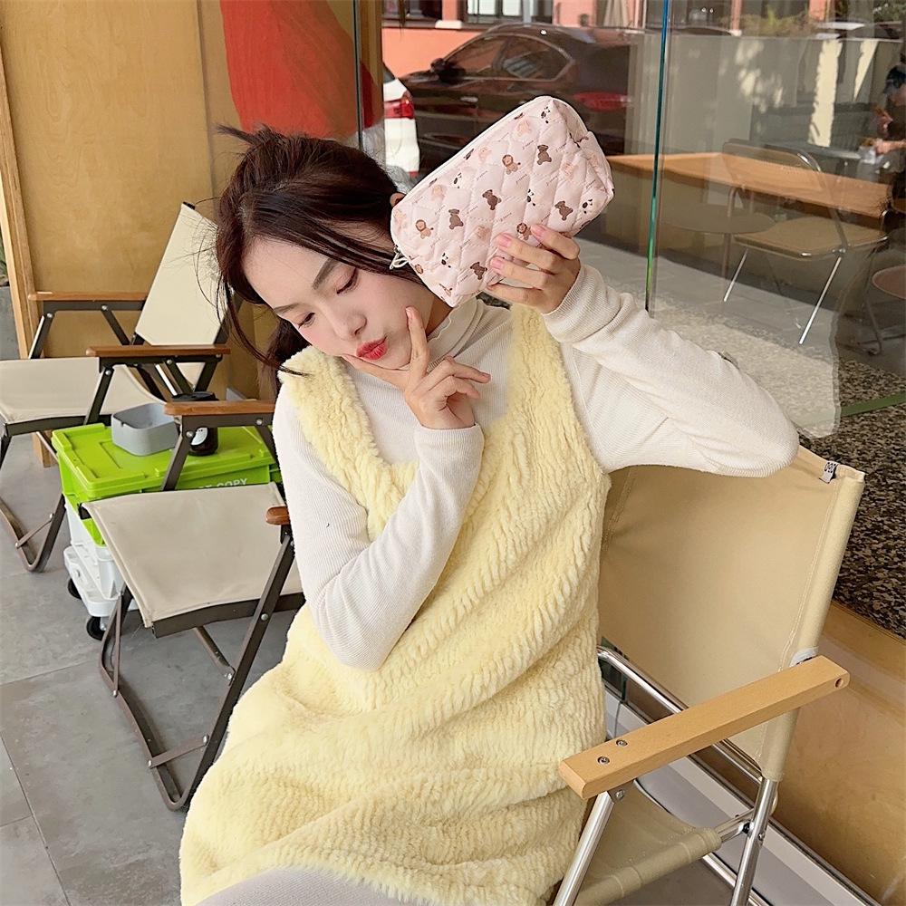 Fresh Quilted Hand-Held Cosmetic Bag for Girls - Large Capacity Cute Storage for Stationery and More