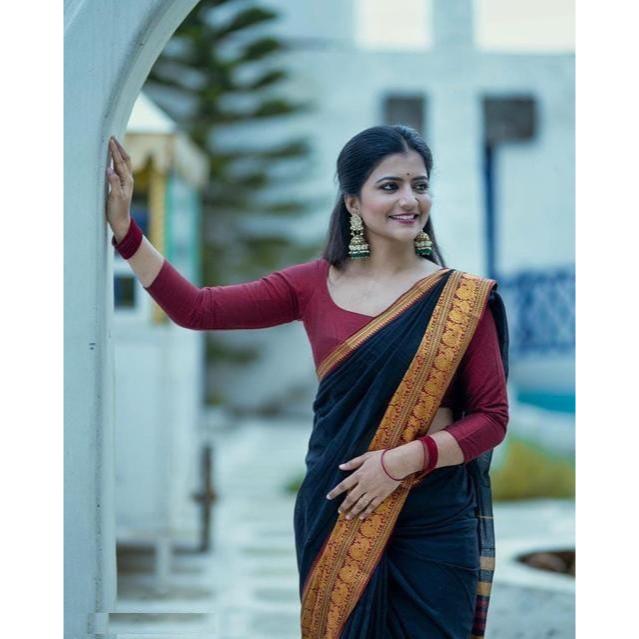 Banarasi Weiche Seidensarie. Bluse (Muss je nach Größe und Passform genäht werden)