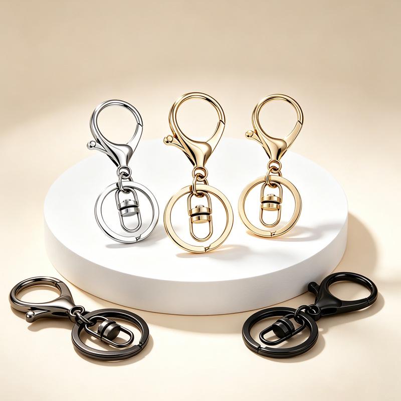Alloy Lobster Clasp Keychain Pendant Set: 8-Shaped Buckle & Four-Section Chain Jewelry Accessories.
