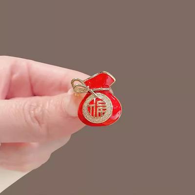 "Voller Glück Brosche, Festliche rote Glückstasche im chinesischen Stil, Korsage-Trend, Anstecknadel für Sakko."