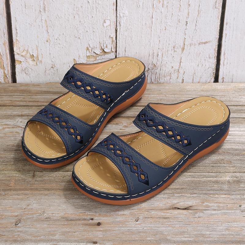 2025 foreign trade new large size slippers women's retro car line non-slip round head slope heel one word cool slippers women