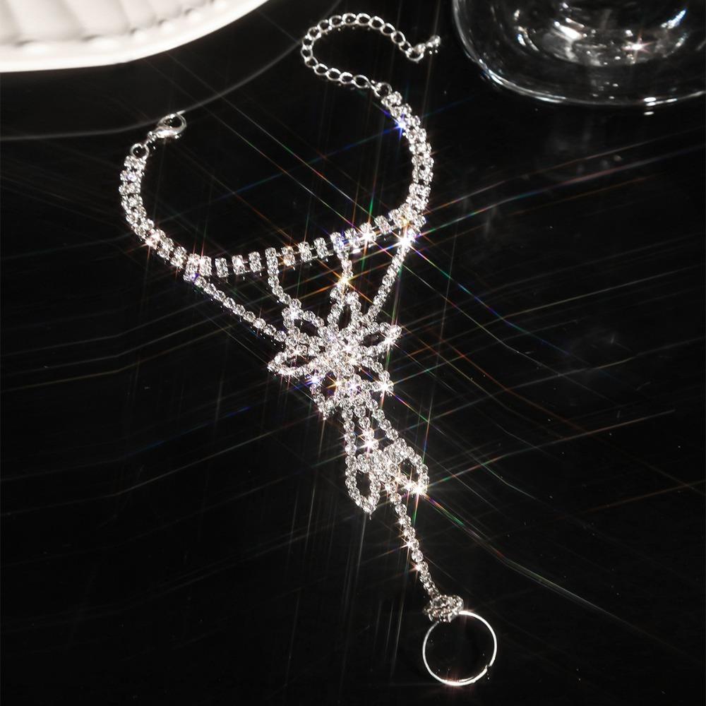 

Sweet Bracelet with Finger Chain Personality Rhinestone Bracelet with Ring Unisex серебряный