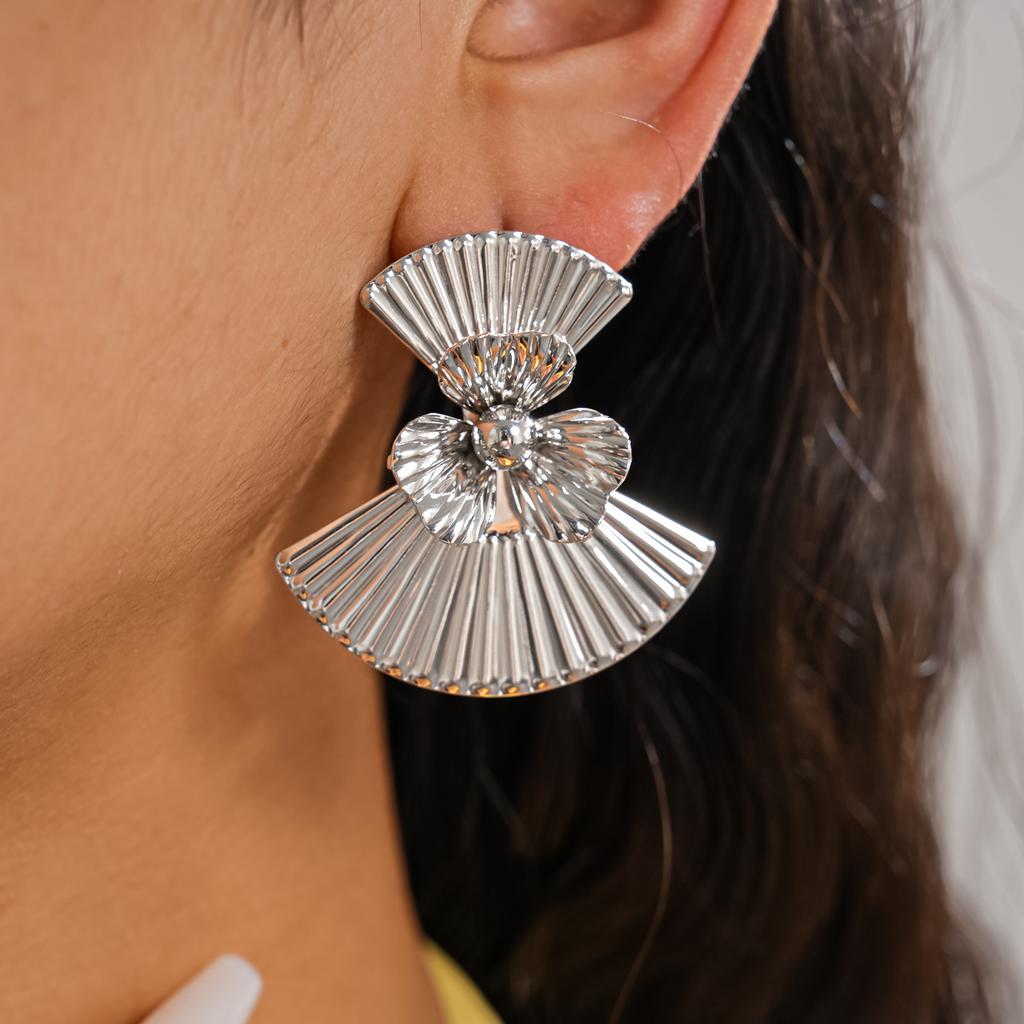 Retro Metal Fan Shaped Stud Earrings Women Geometric Pleated Exaggerated Flower Earrings Minimalist Daily Banquet Jewelry Gifts