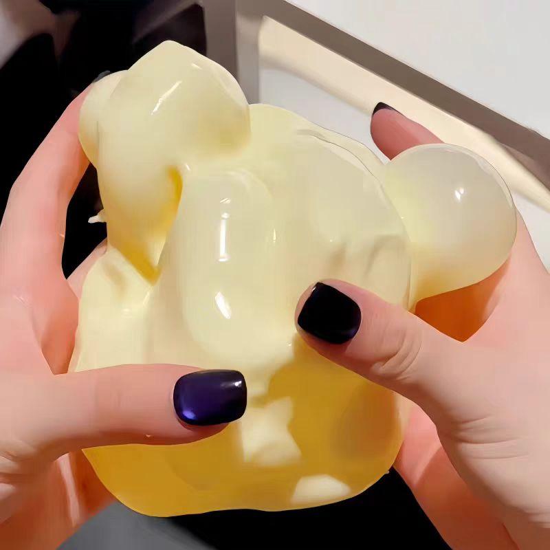 Palla Spremibile Cubo di Formaggio Gigante 7cm Pallina di Farina di Formaggio Ultra-Sottile Giocattolo Decompressione Plastica Impastabile Musica TPR Decorazione Stanza