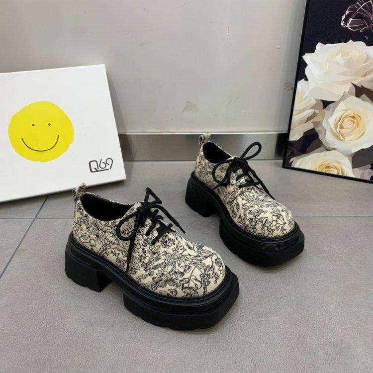 

Национальный модный стиль новые китайские мокасины женские весенние новые модные туфли на платформе с принтом увеличивающие рост 35 белый