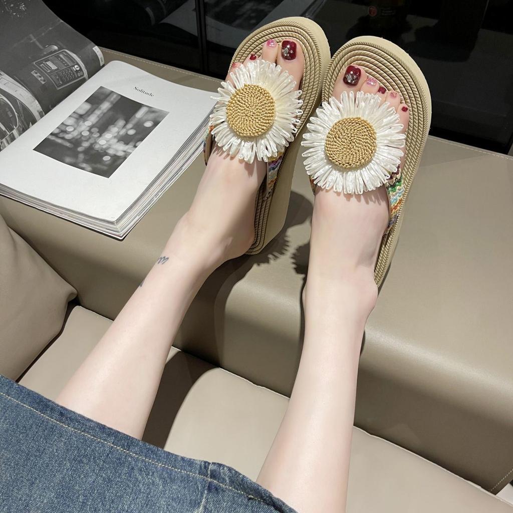 Retro Xiaoxiang Flower Fashion Slippers Women's 2025 Summer New Cool Slippers Thick Bottom Cool Slippers Women's Outer Wear