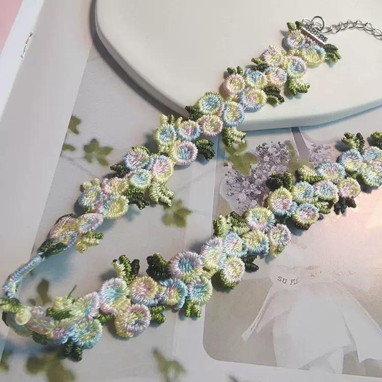 Pfirsichrosa Spitzenblumen Choker-Halskette: Japanisch & Koreanisch Mori-Stil