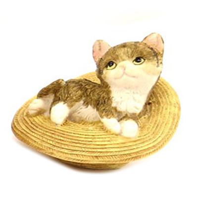 [A0370] - Brown Gray 'Cats' Resin Figurine (hat) - 6. 5x8x5cm