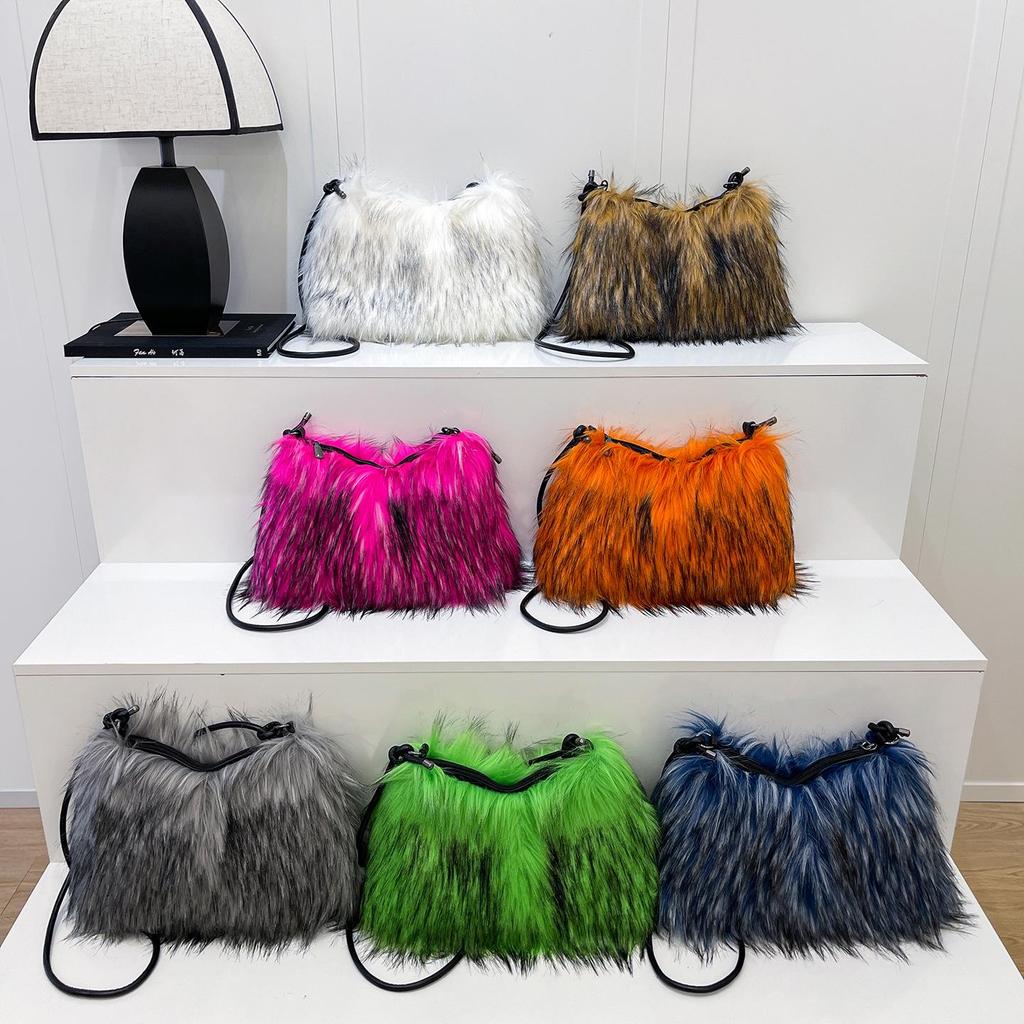 Chic Furry Crossbody Bag: Plush Autumn/Winter Handbag