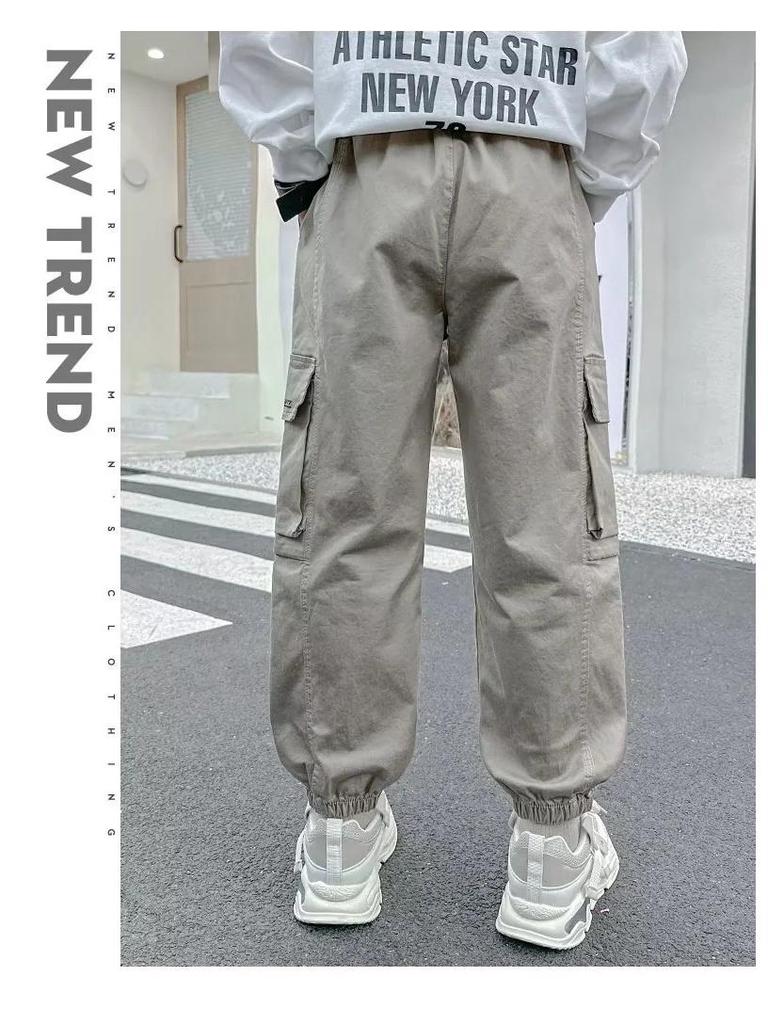 Jungen Trendige Locker sitzende Frühling/Herbst Latzhose mit großen Taschen & Bündchen an den Knöcheln - Lässige Kindermode Sporthose