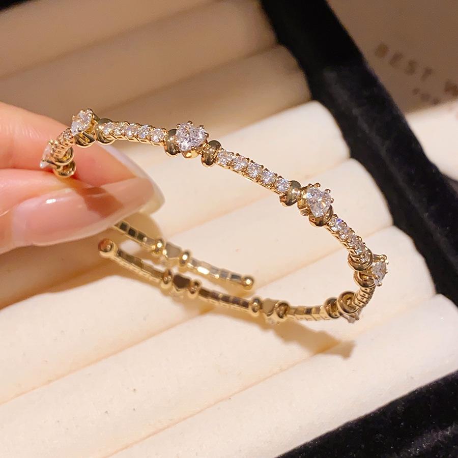 Elegant Zirconia Heart Bracelet: High-End European & American Design, Versatile and Luxurious Hand Jewelry