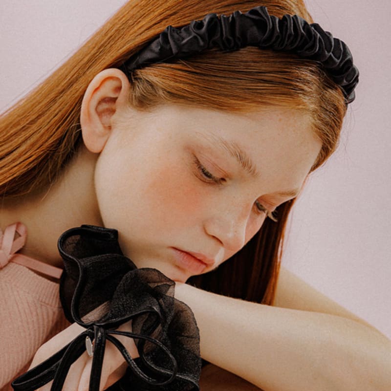 

меллотори присборенная атласная повязка для волос black