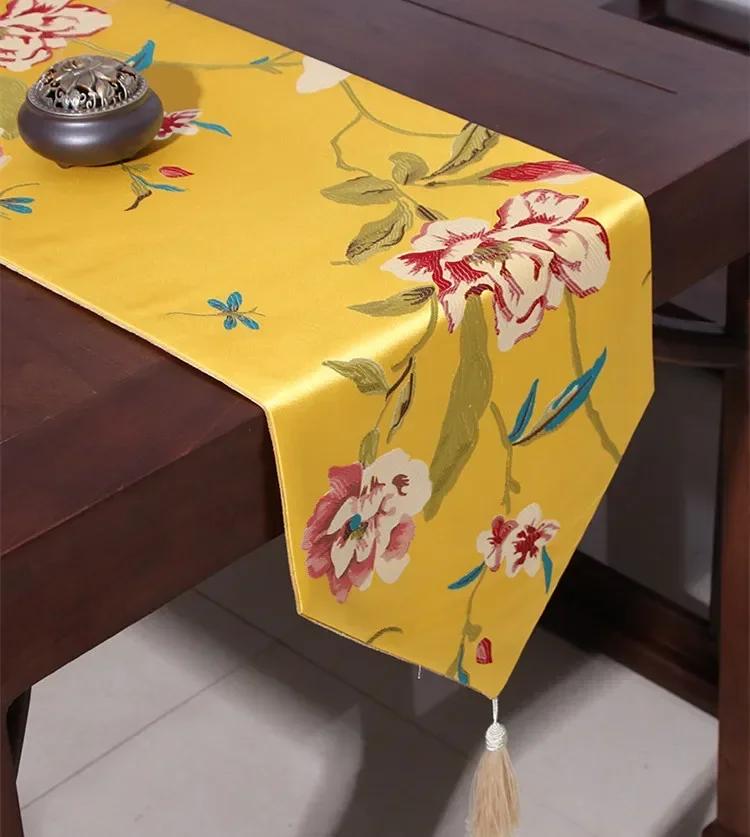Classical New Chinese Style Birds and Flowers Table Runner Red Embroidery Table Flag Decoration for Wedding Party with Tassels