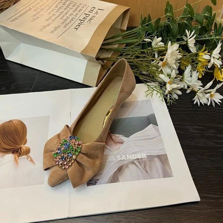 

Spring and Autumn Bow Rhinestone High Heels Women s 2025 New Minimalist Style Solid Color Soft Leather Commuter Women s Light Mouth Single Shoes 40