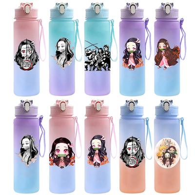 Anime Demon Slayer: 750 ml Wasserflasche, Anime-Cartoon, Trinkbecher mit großer Kapazität, tragbarer Outdoor-Sport-Wasserbecher, Kindergeschenk
