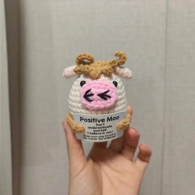 Une Mini Et Amusante Vache au Crochet Positive Cadeau Vache Tricotée Émotionnelle Animal Cadeau pour Anniversaires Et Fêtes