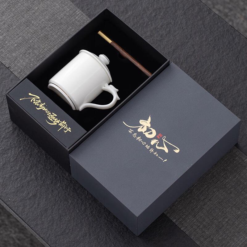 

Керамическая кружка из нефрита цвета бараньего жира с ручкой в виде золотого дракона