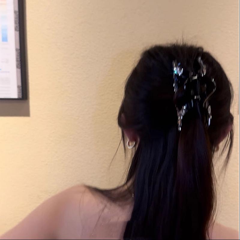 Exquisite Rhinestone Hair Claw: Elegant Korean-Style Clip for Women