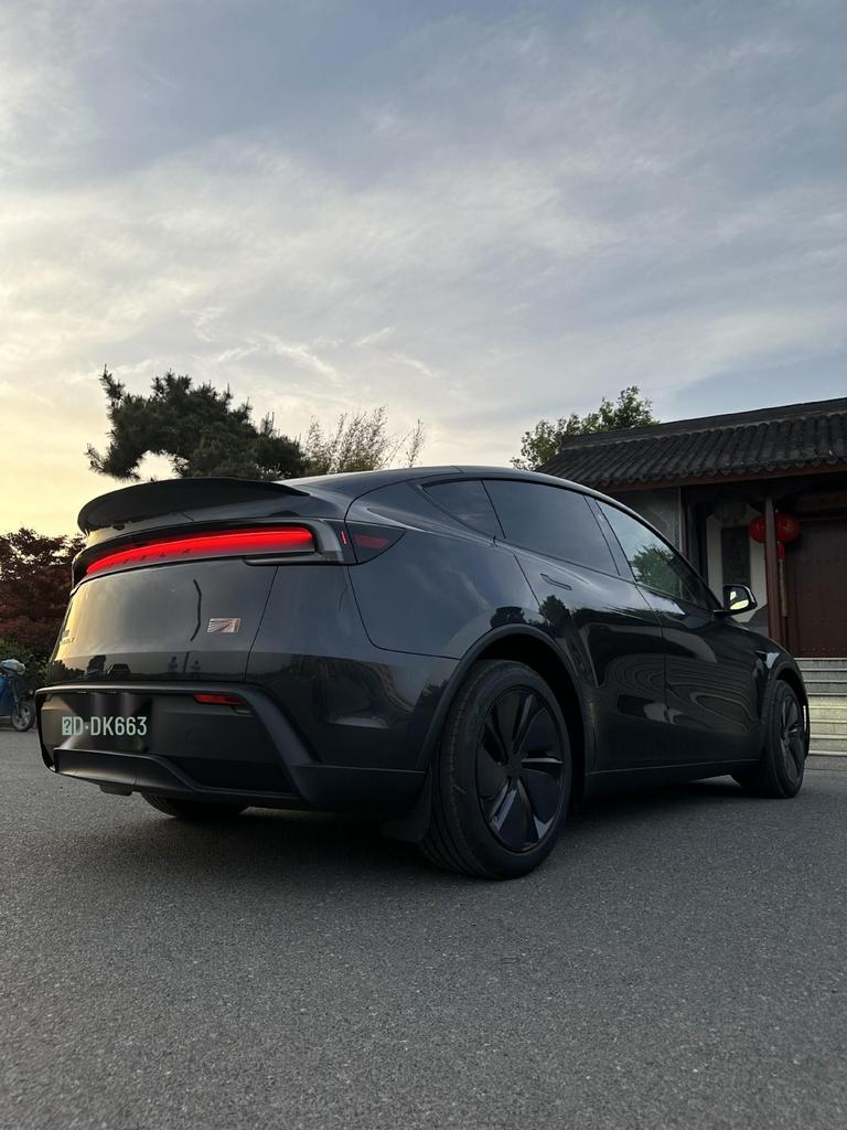 High-Performance Carbon Fiber Rear Spoiler for Tesla Model Y/3