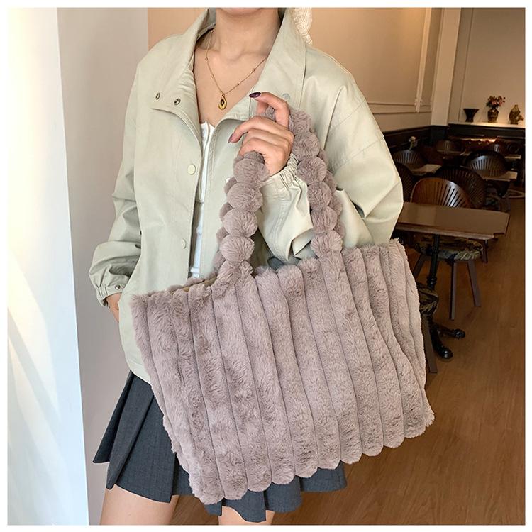 Plush Large Women's Tote Bag - Stylish, Versatile Single Shoulder Handbag for Autumn/Winter.