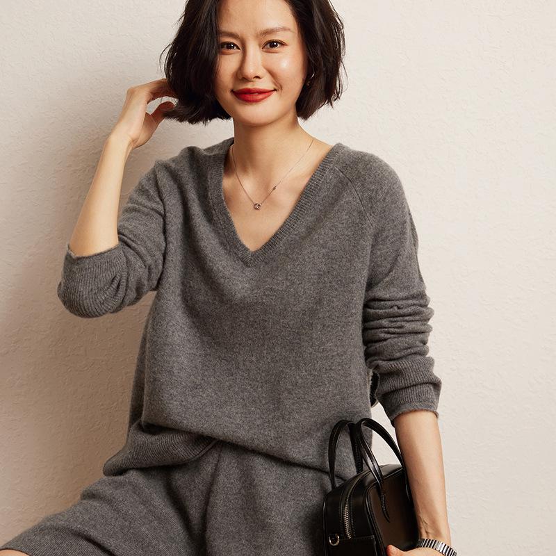 Women's V-neck Cashmere Knit Sweater: Autumn/Winter Solid Color, Loose Fit, Long Sleeve, Casual Slimming.