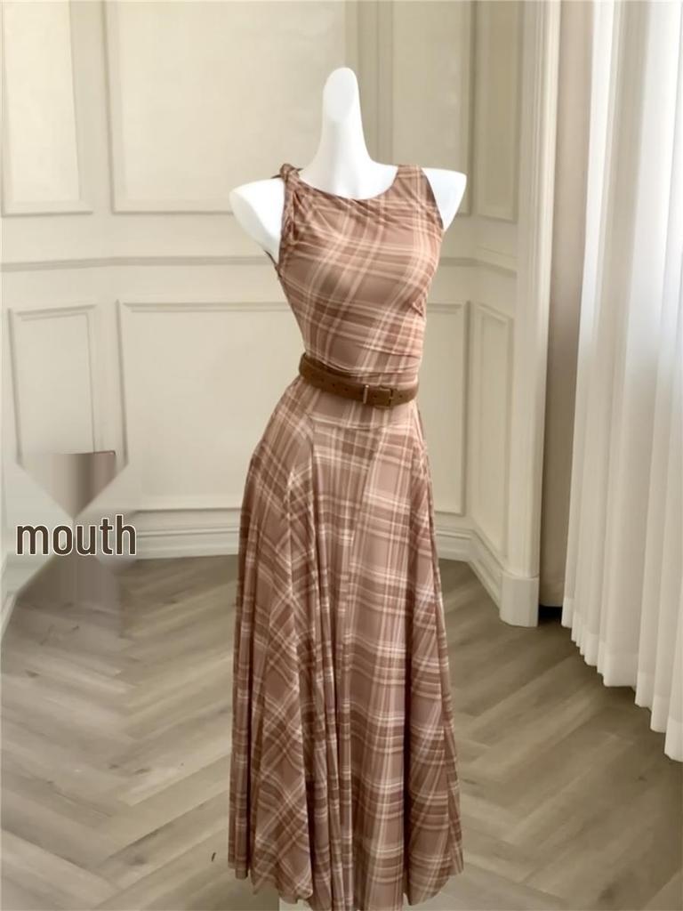 French Retro Sleeveless Plaid Maxi Dress - Elegant Design with Unique Waist-Cinching Style.