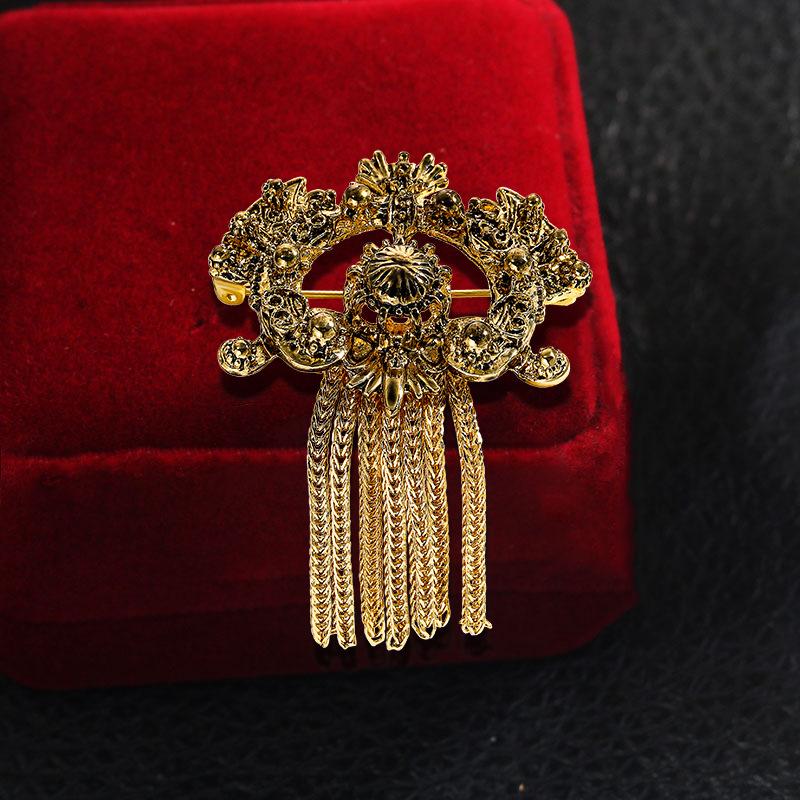 Retro Vintage Hollow Tassel High-end Palace Baroque Accessories Brooch