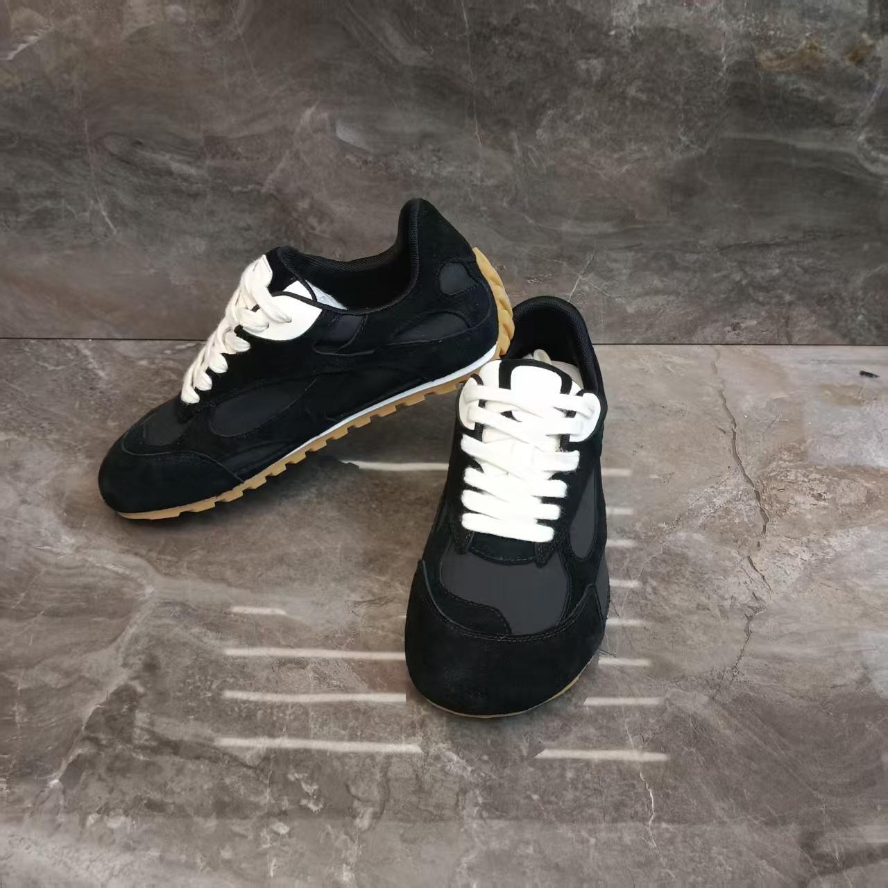 

Leather retro crooked head ugly cute girl new summer fashion breathable sports leisure 40 чорний