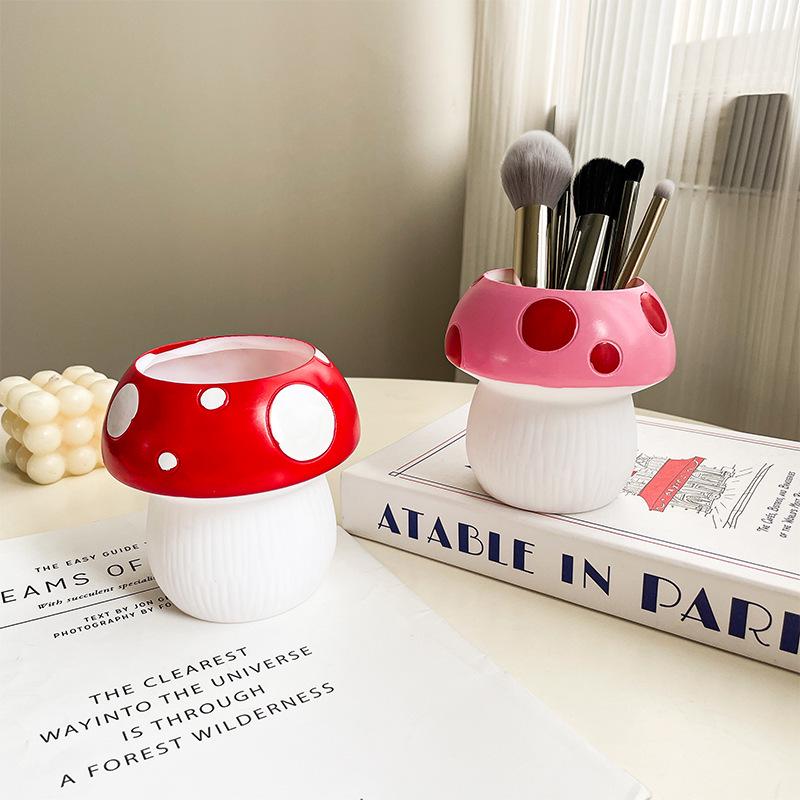 Caesar Desk Pen Holder: Character Figure Storage Ornament for Office and Makeup