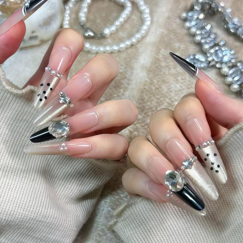 Gold Income Cat Eye Heart Nail Art: Student-Friendly, High-End, Skin-Brightening, Detachable Press-On Nails