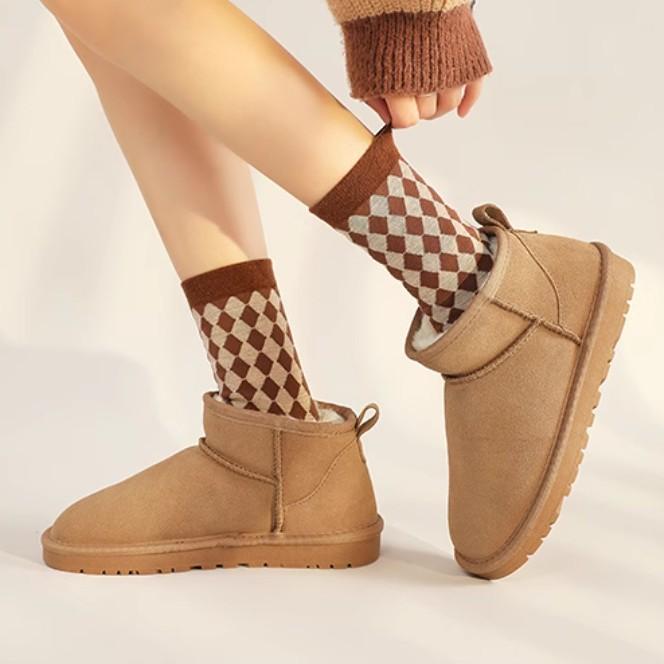 

Женские дутики гигантские удобные и красивые, с начесом и утолщенные, новая модель 2025 года, зимние гигантские теплые хлопковые ботинки на толстой подошве с коротким голенищем 40