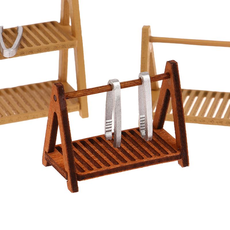 1 sett 1:12 Dukkehus Miniatyr Brødhylle Kakehylle Oppbevaringsboks/Kurv M/Bakeklemme Scenedekor Dukkehus Tilbehør