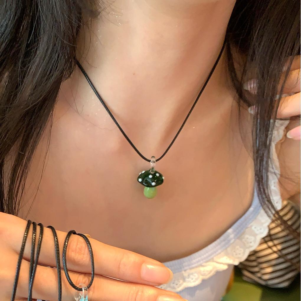 

Ожерелье-подвеска в виде глазированного гриба, универсальная модная премиальная цепочка для ключиц, простая ювелирная бижутерия