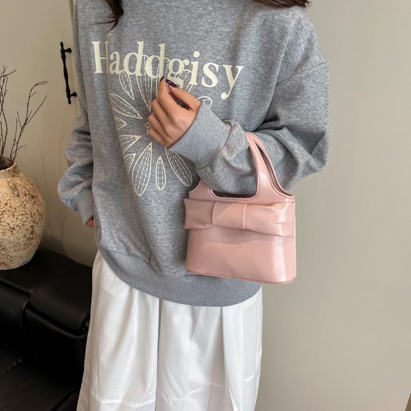 This Year's Popular Bucket Bag Women's 2025 New Fashion Foreign Style Messenger Bag Going Out Portable Shoulder Bag