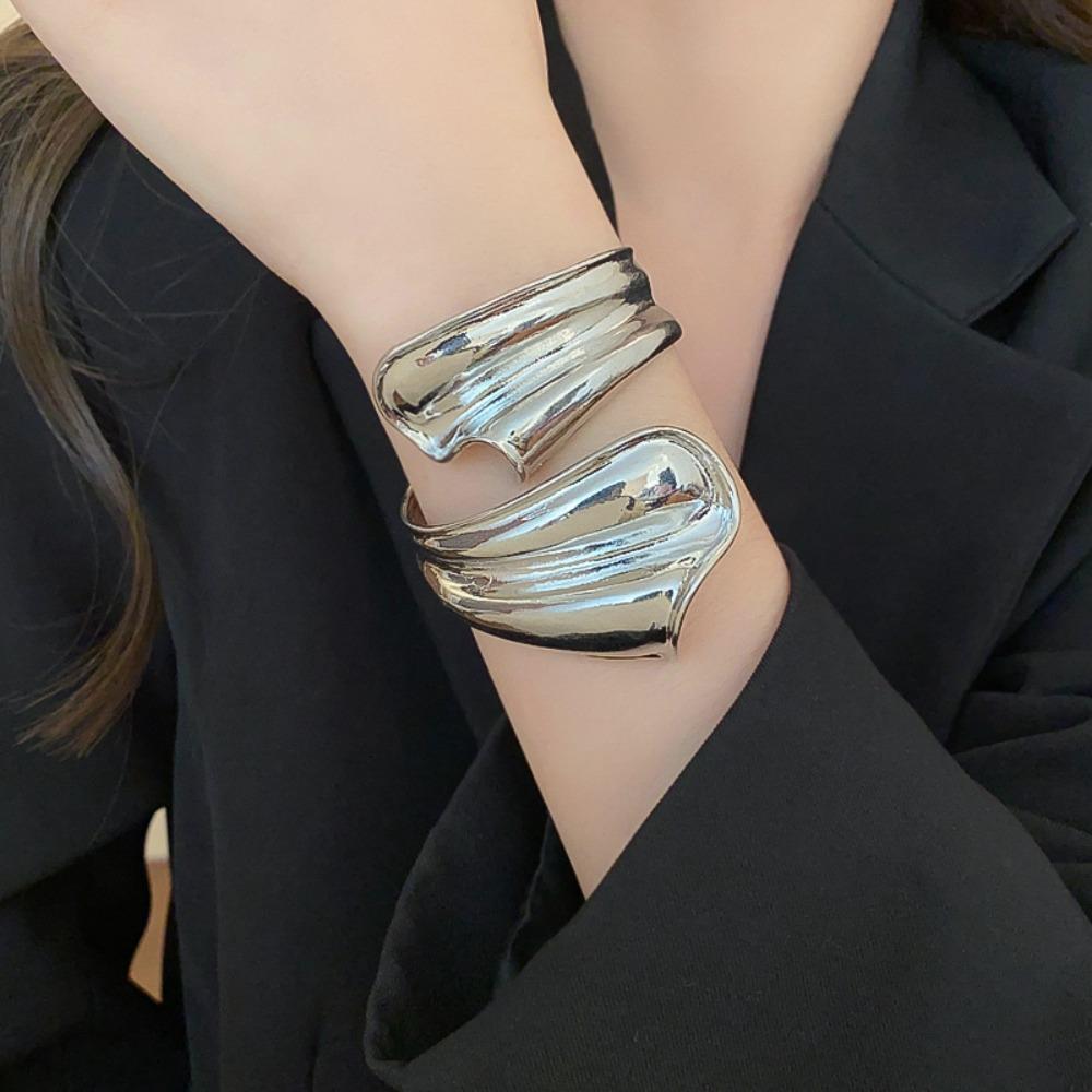

Opening Arm Ring Irregular Wide Bracelet Ribbon Shaped Retro Hand Ring Gift