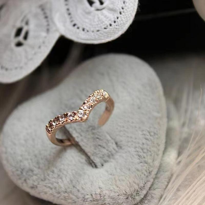 Anel de Zircônia Cúbica em Forma de V para Mulheres, Aro Empilhável Banhado a Ouro Rosa, Elegante Joia de Casamento e Noivado Presente