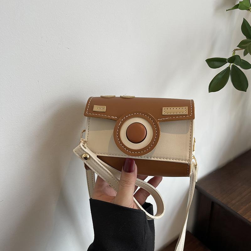 

Personalized girl camera bag women 2025 new women s bag versatile this year popular messenger small square bag білий