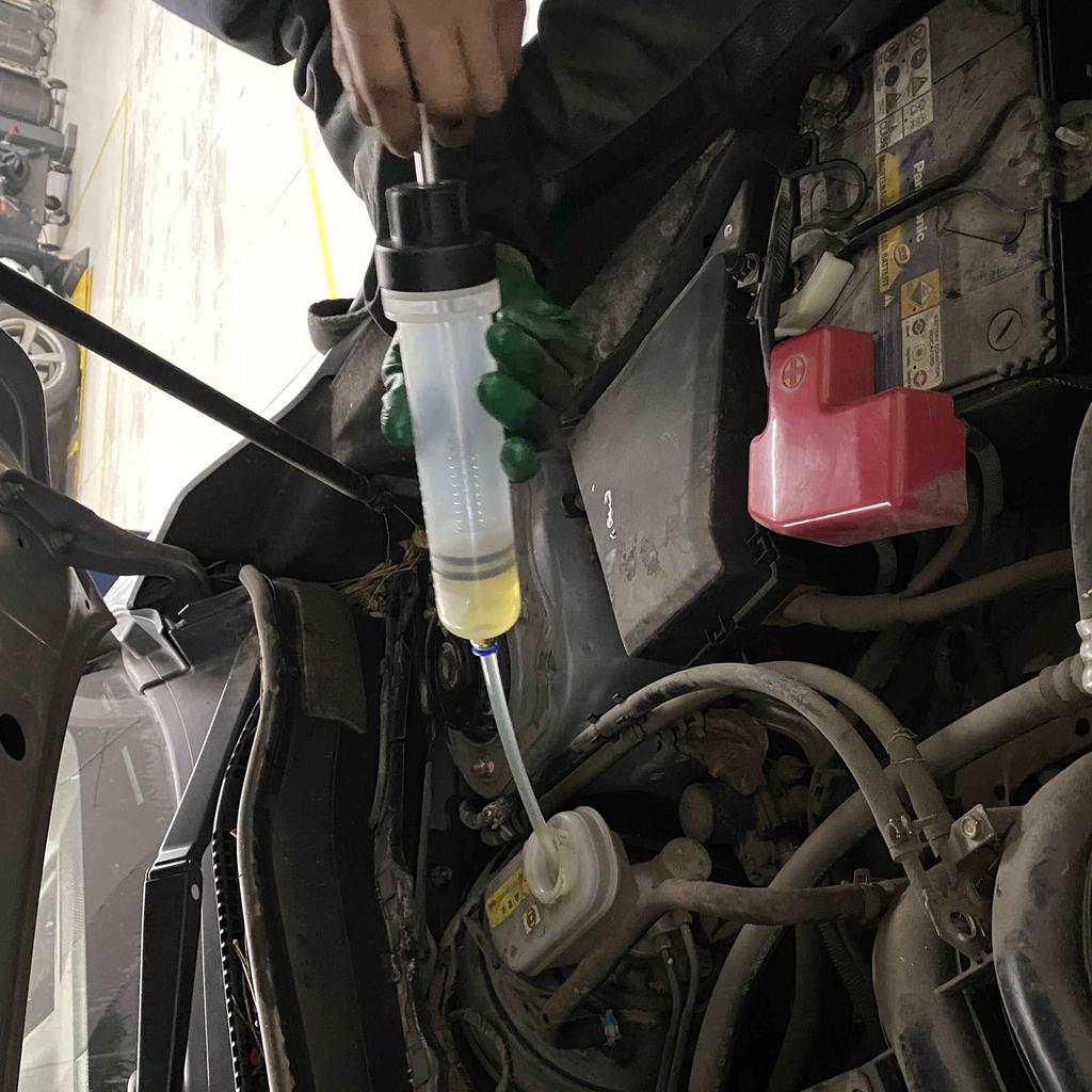 200cc  Fluid Syringe Pump,Oil Fluid Extractor, for ATV"s, Boats, Farm Equipment, Industrial Gear