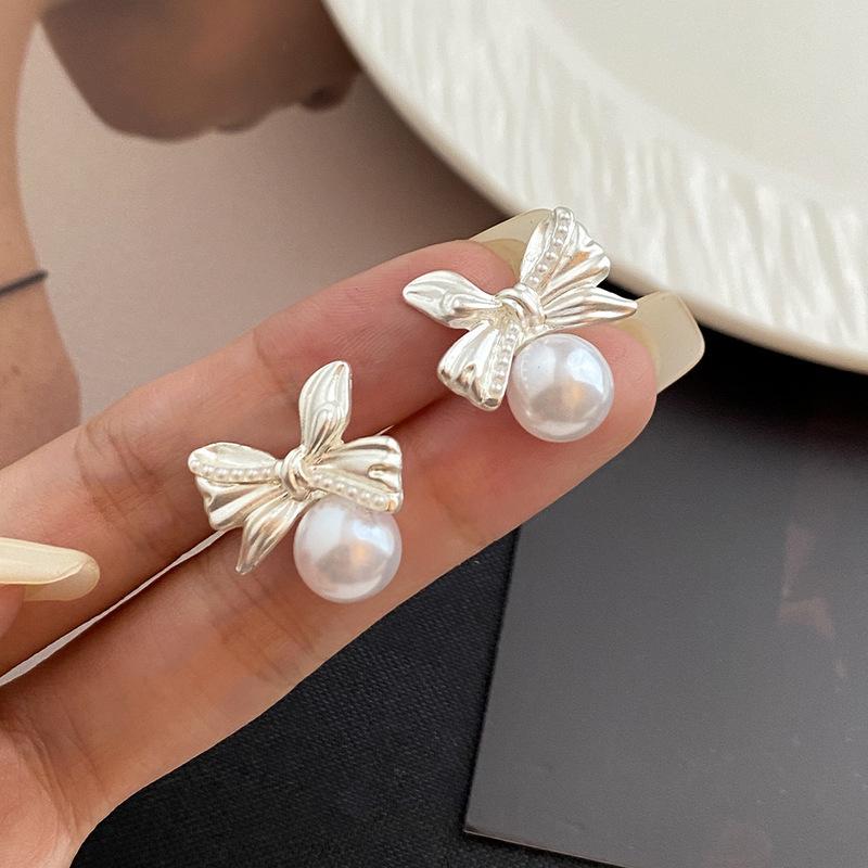 French Style Pearl Bowknot Earrings For Women Sweet Exquisite Irregular Bow Stud Earrings For Women Ear Buckle Party Holiday Jewelry Gifts